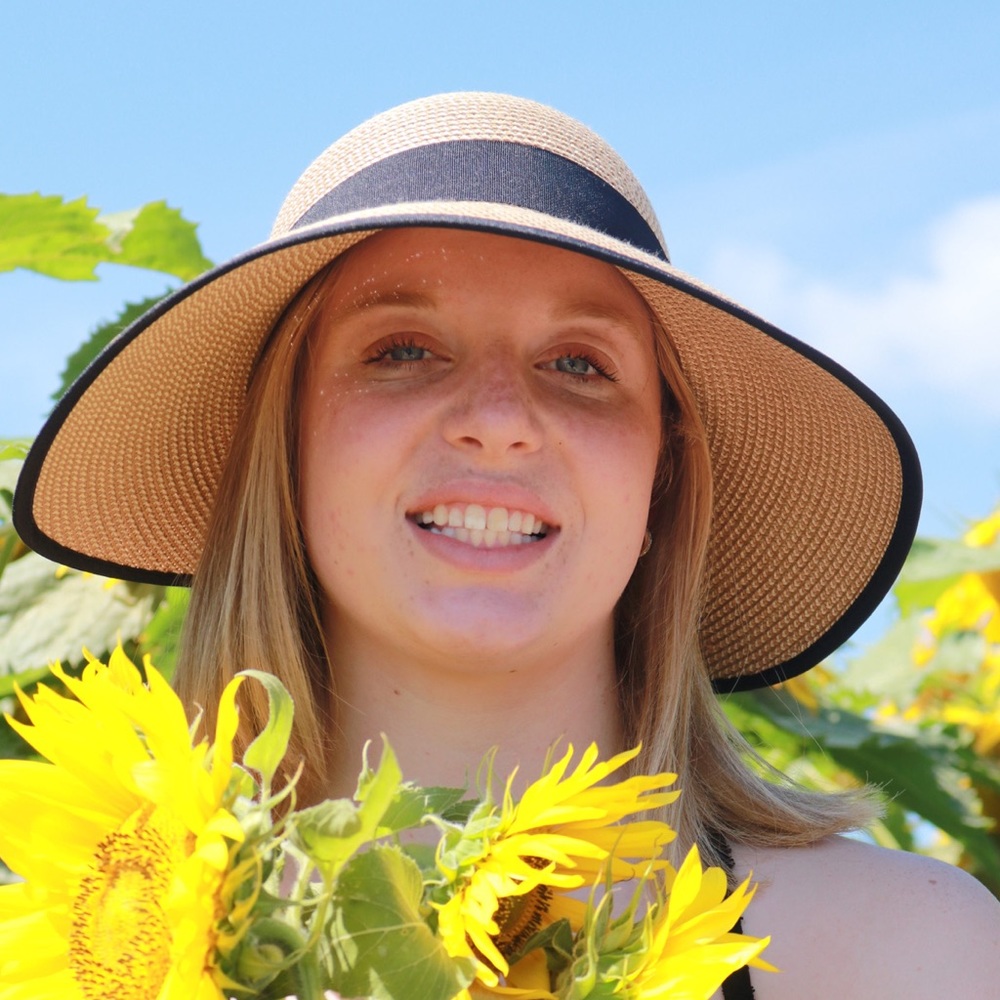 Meet your Posher, Raegan